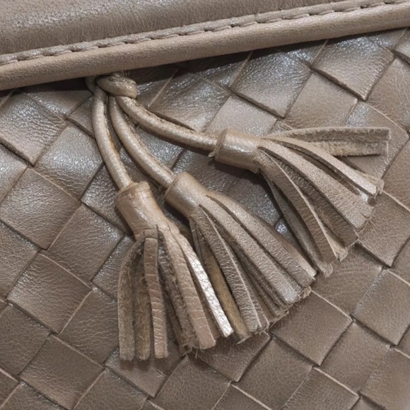 BOTTEGA VENETA Beige Tassel Intrecciato Leather Shoulder Bag | PRELOVED👜🤎👜 - Picture 10 of 16